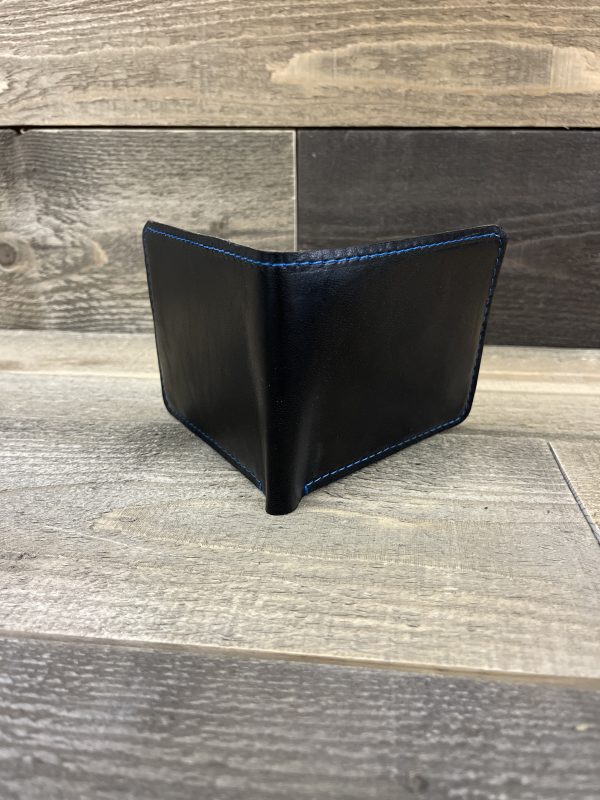 Slim bifold men's wallet